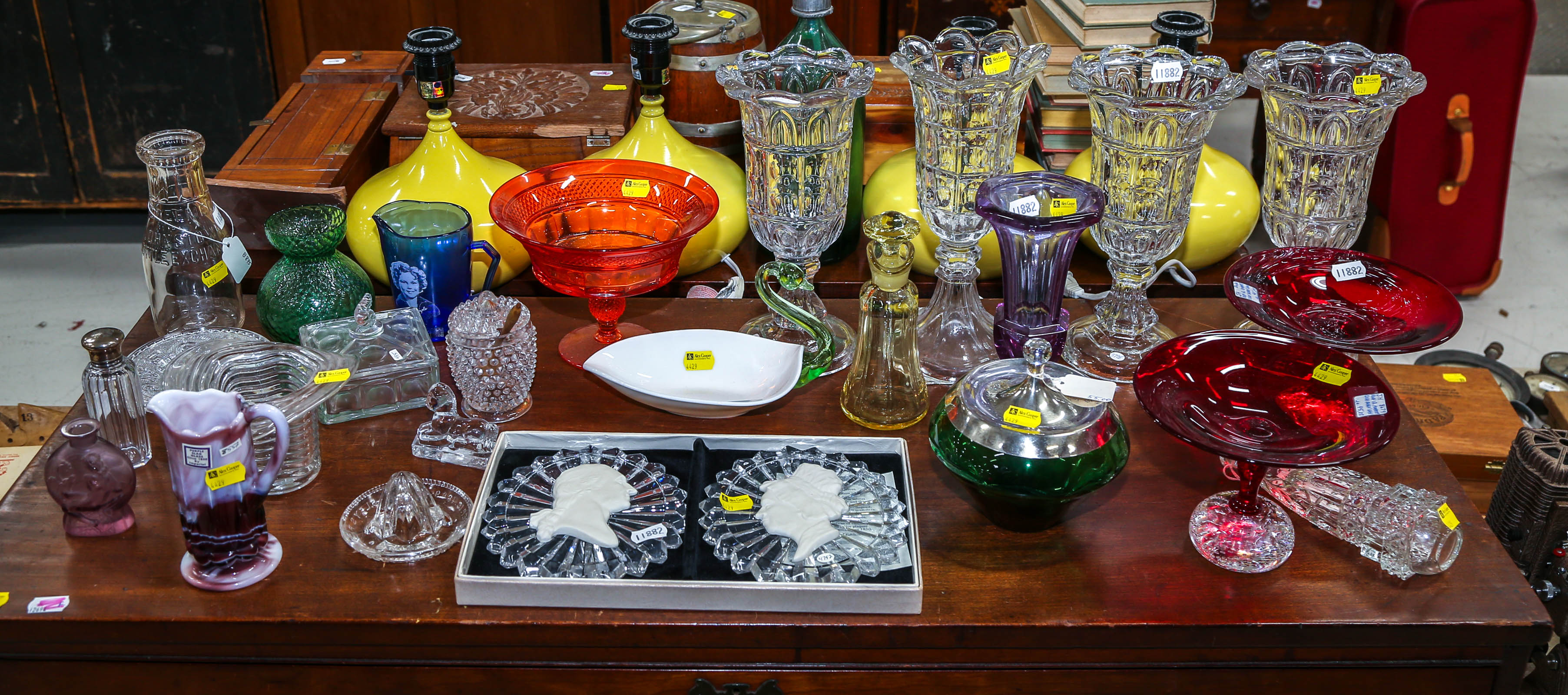 ASSORTED COLLECTIBLE GLASSWARE
