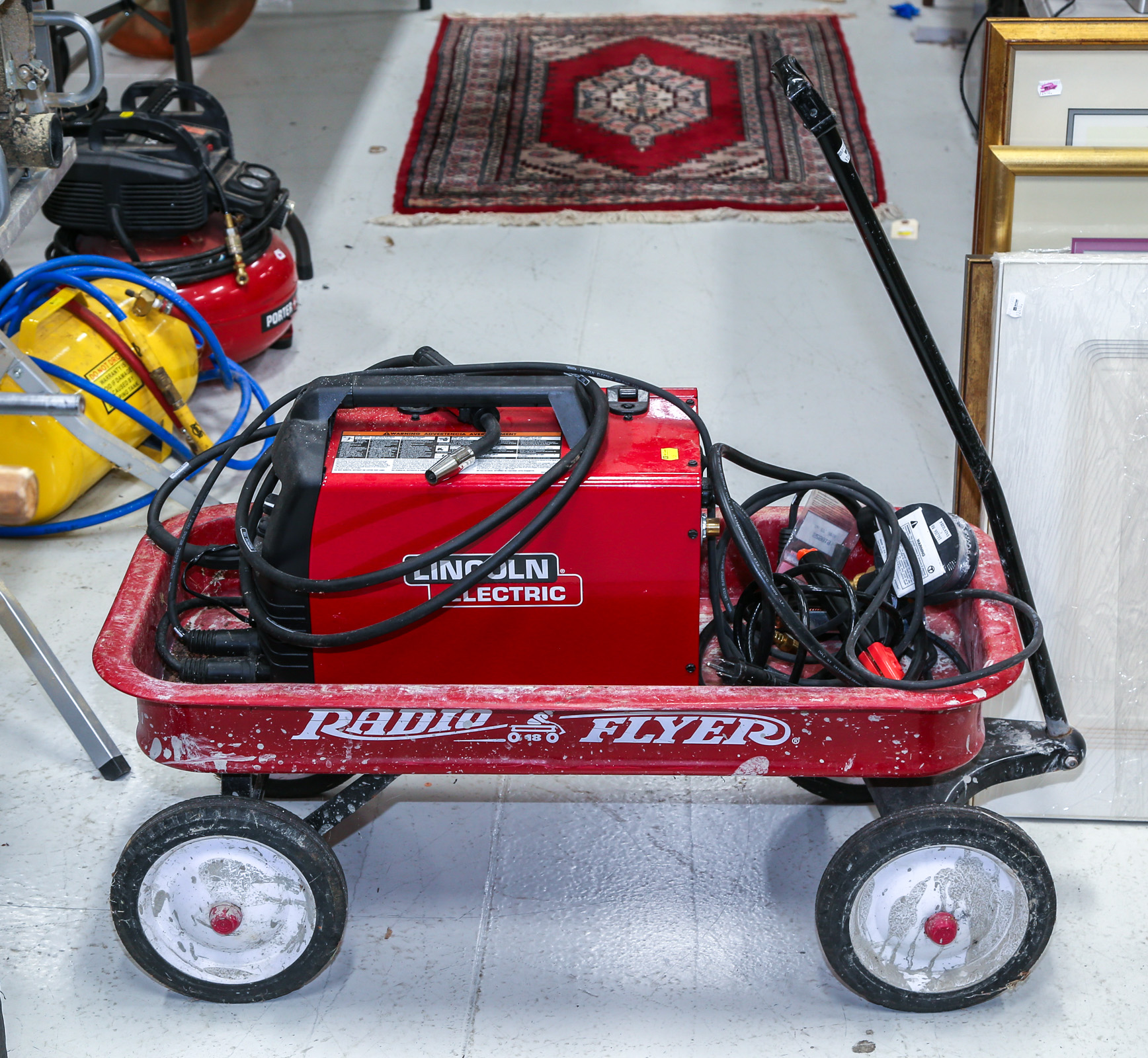 LINCOLN ELECTRIC WELDER WITH ACCESSORIES 354bdd