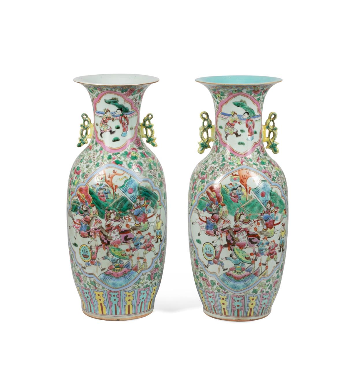 NEAR PAIR CHINESE FAMILLE ROSE 354d61