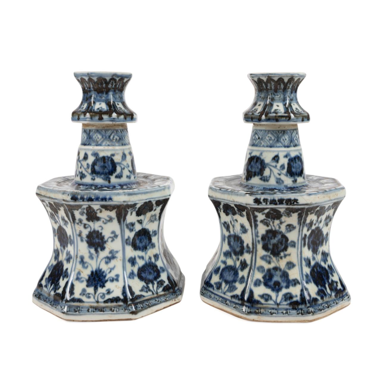 PAIR CHINESE BLUE WHITE LOTUS 354d87