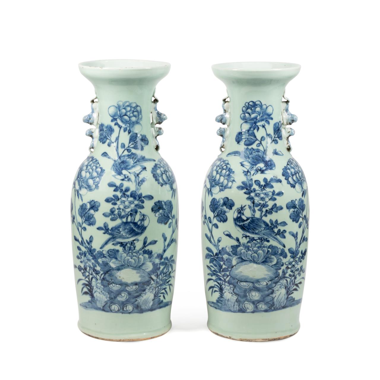 PAIR CHINESE BLUE WHITE CELADON 354da4