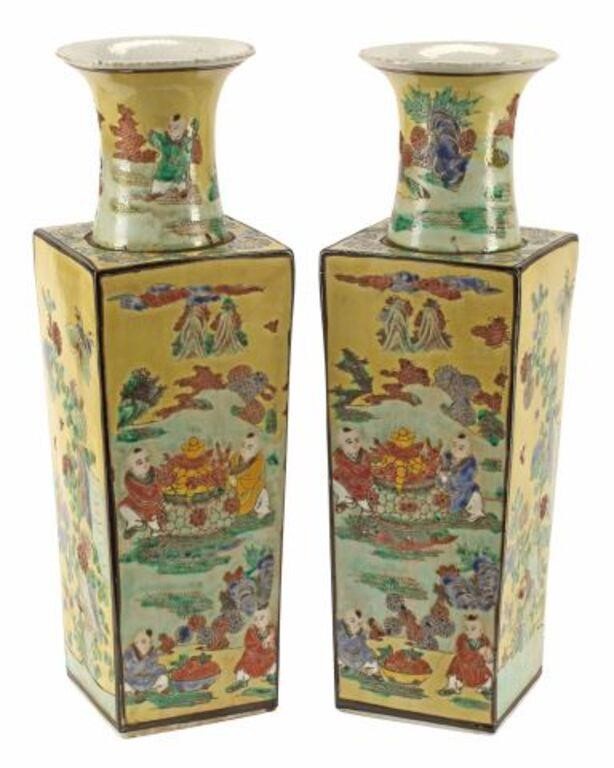 (2) CHINESE FAMILLE JAUNE PORCELAIN