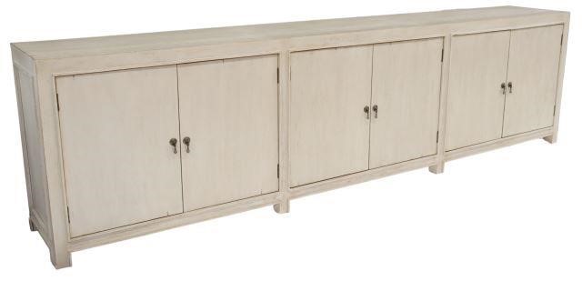 CONTEMPORARY PAINTED WOOD SIDEBOARD  3579ae