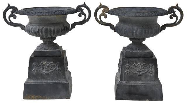  2 LARGE CAST IRON GARDEN URNS 3579bb