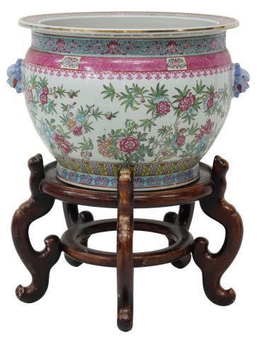 CHINESE FAMILLE ROSE PORCELAIN 357b8d