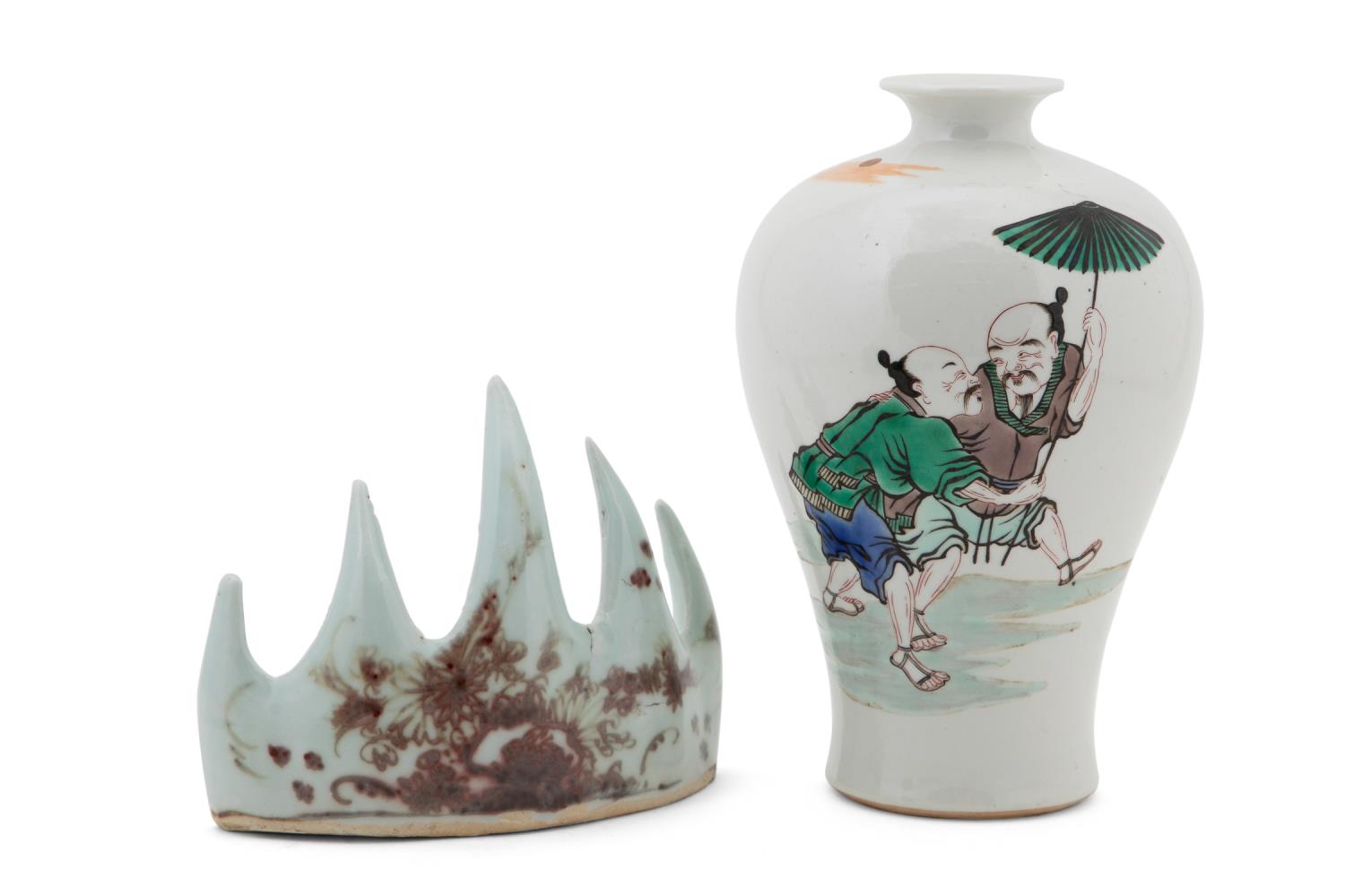 TWO CHINESE PORCELAIN PIECES, BRUSH