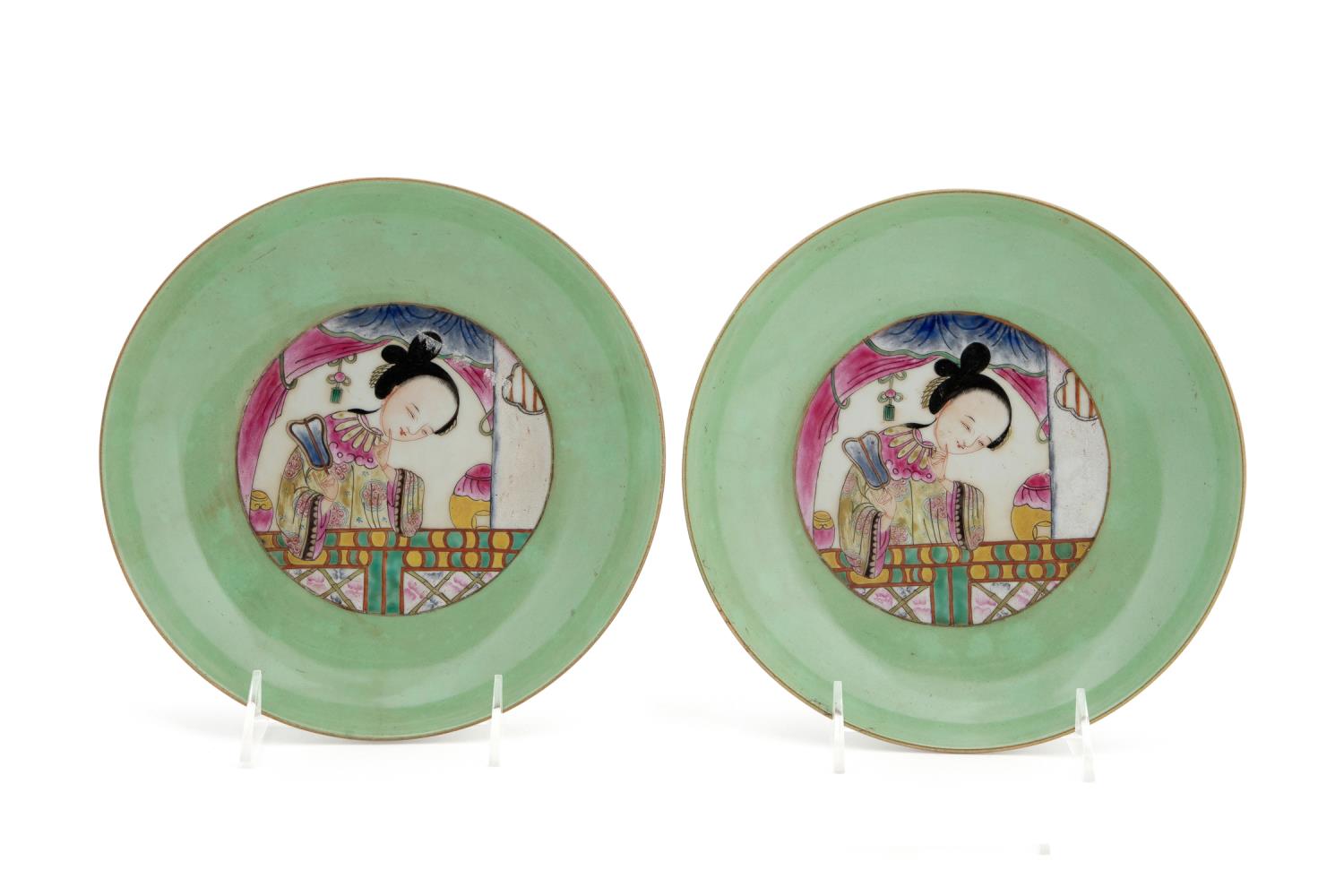 PAIR OF CHINESE GREEN BORDER BEAUTY 35822d