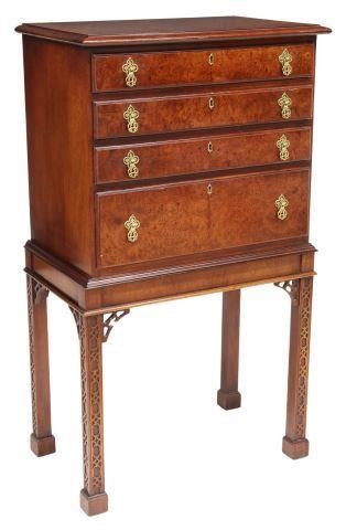 AMERICAN CHIPPENDALE STYLE MAHOGANY 3588d6