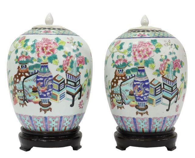 (2) CHINESE FAMILLE ROSE PORCELAIN