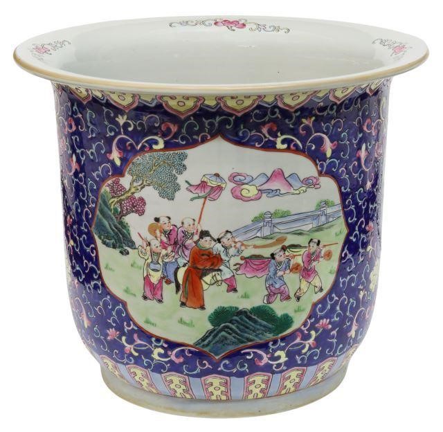 CHINESE FAMILLE ROSE ENAMELED PORCELAIN 358a01