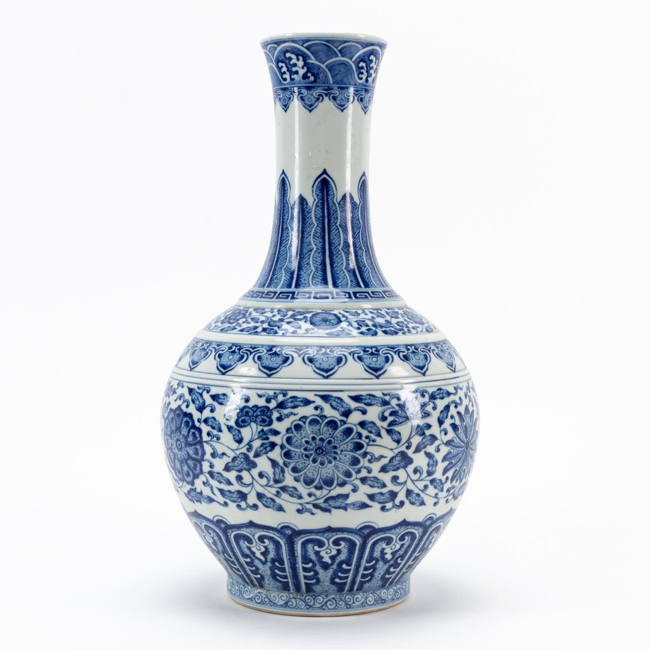 CHINESE BLUE WHITE PORCELAIN 358c24