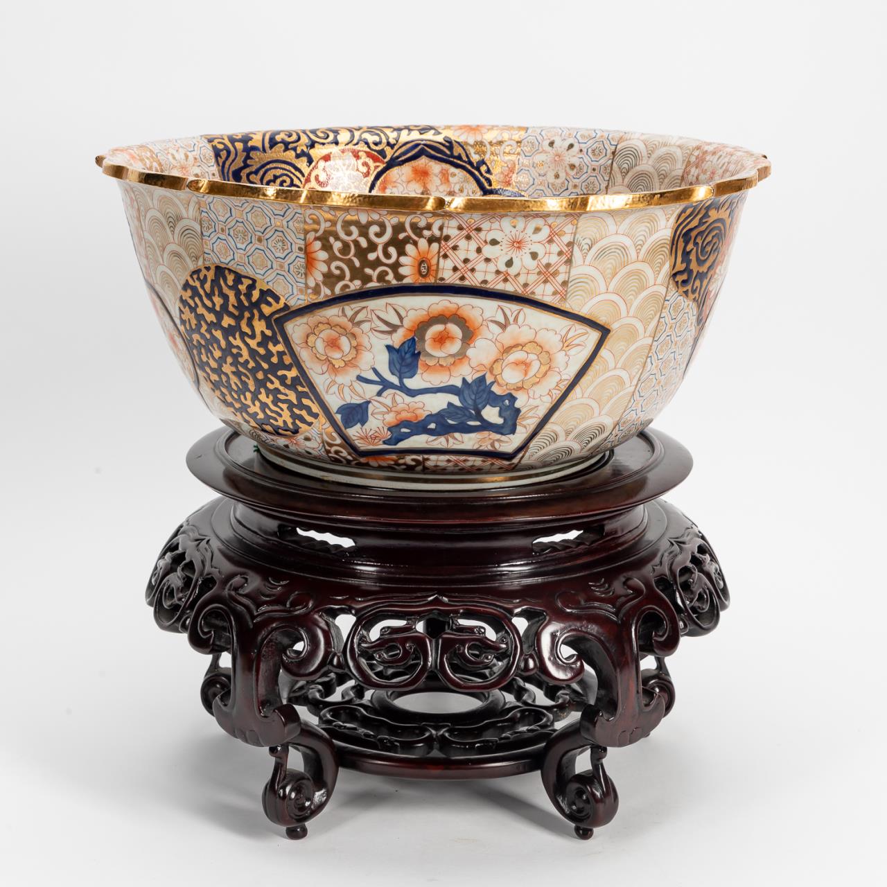 LARGE IMARI BOWL ON CARVED WOOD STAND