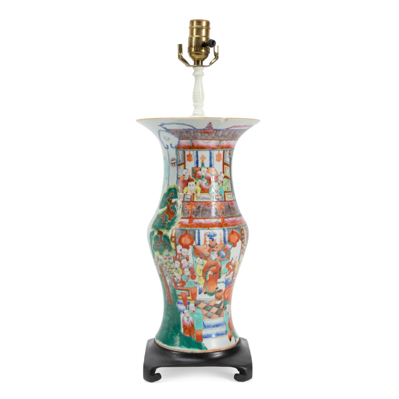 CHINESE VASE MOUNTED AS A LAMP 358c53