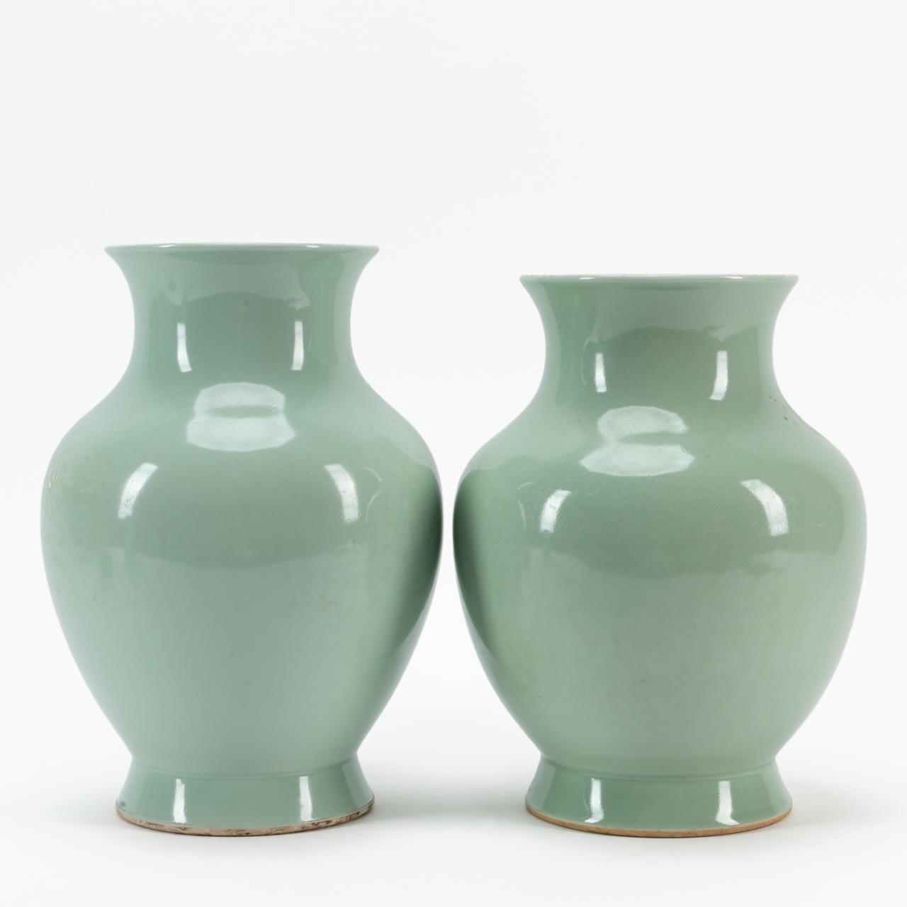 PAIR OF CHINESE CELADON PORCELAIN 358c6e