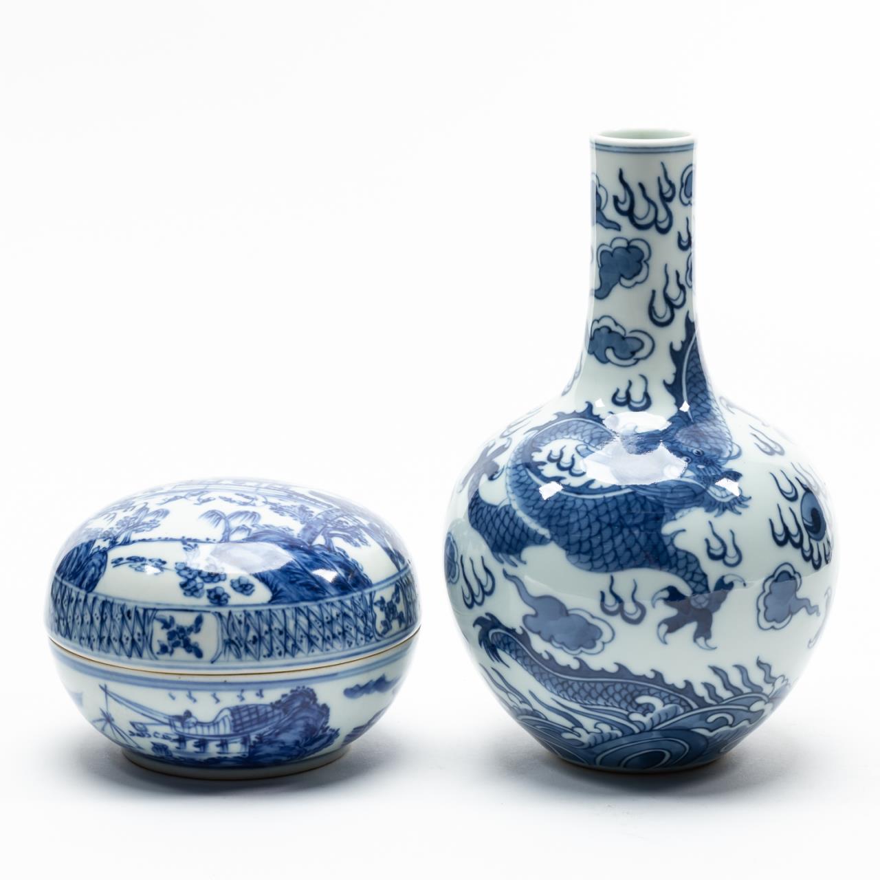 TWO CHINESE BLUE WHITE PORCELAIN 358c8b