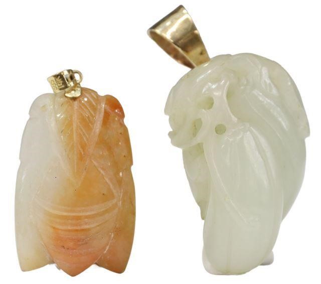  2 CHINESE CARVED JADE PENDANTS 358d0a