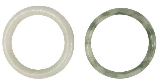  2 CHINESE JADE BANGLE BRACELETS lot 358d13