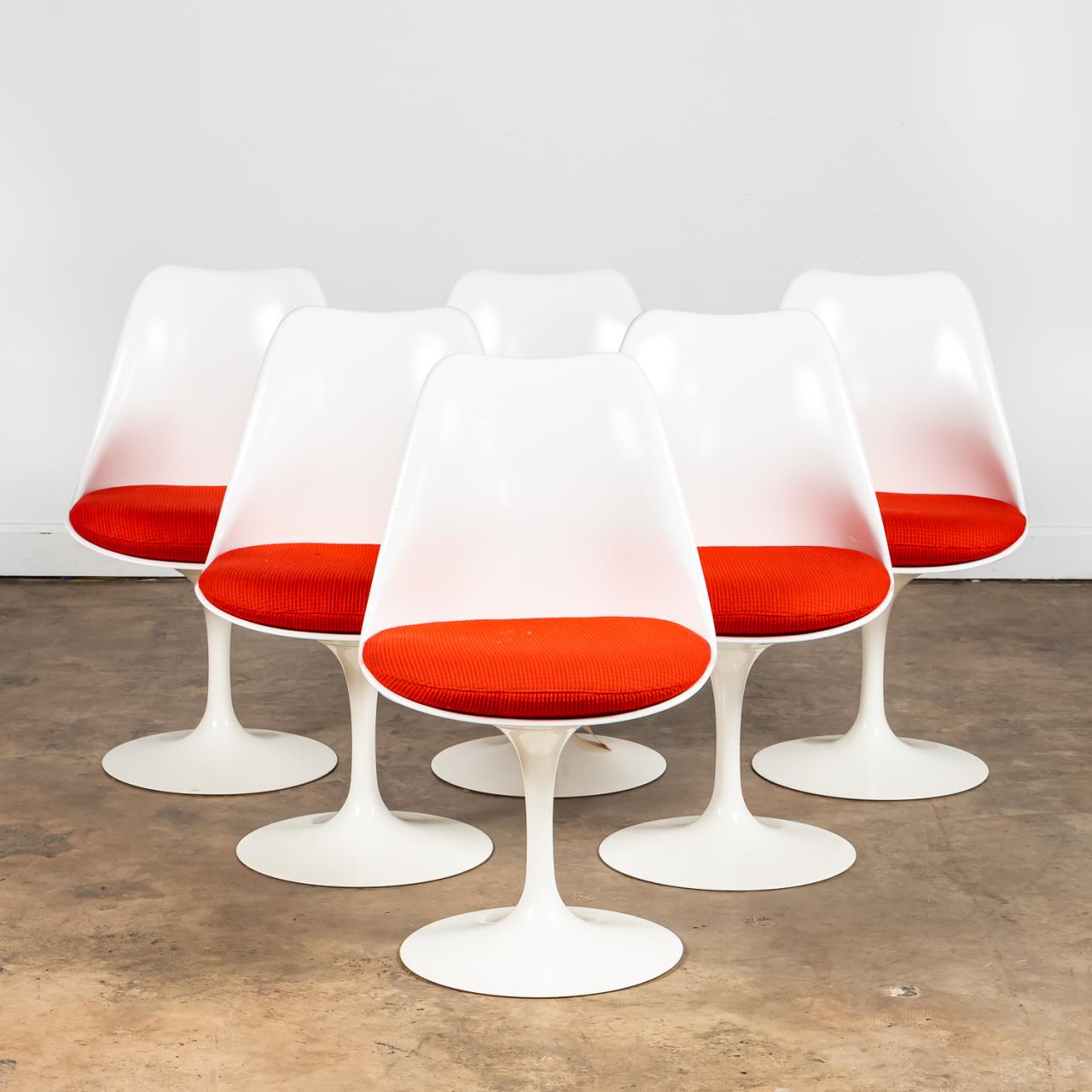 SIX SAARINEN WHITE TULIP CHAIRS  358e71