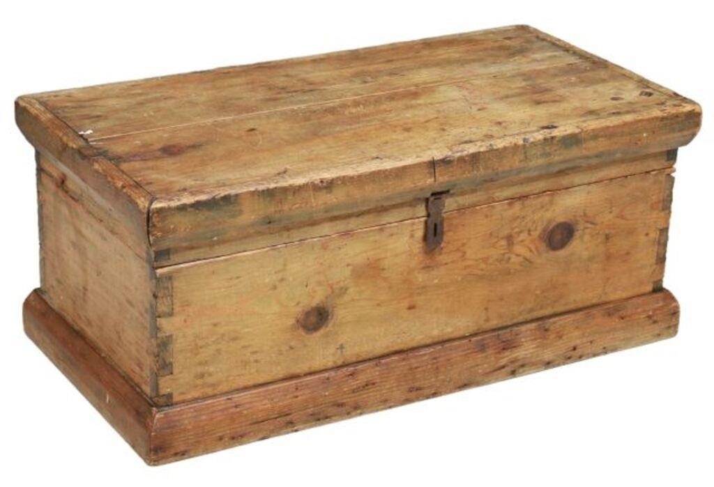 AMERICAN PINE STORAGE CHEST WITH 356b91