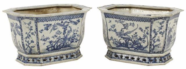 (2) CHINESE BLUE & WHITE PORCELAIN