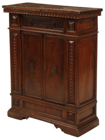 ITALIAN TWO DOOR CABINET 17TH 356ea9