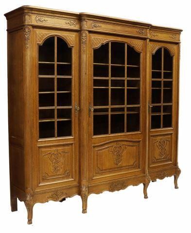 LOUIS XV STYLE OAK BREAKFRONT DISPLAY 356f9e