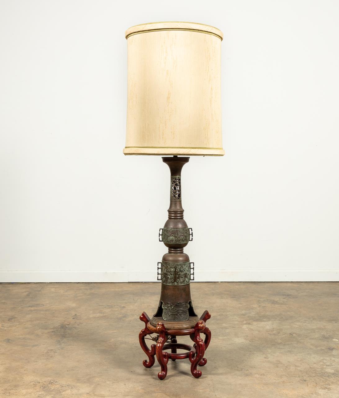 ARCHAIC STYLE BRONZE & METAL LAMP,