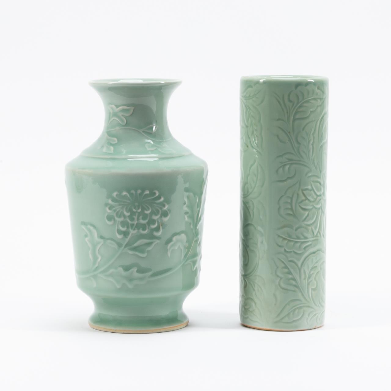 CHINESE 2 CELADON GLAZED INCISED 359fe0