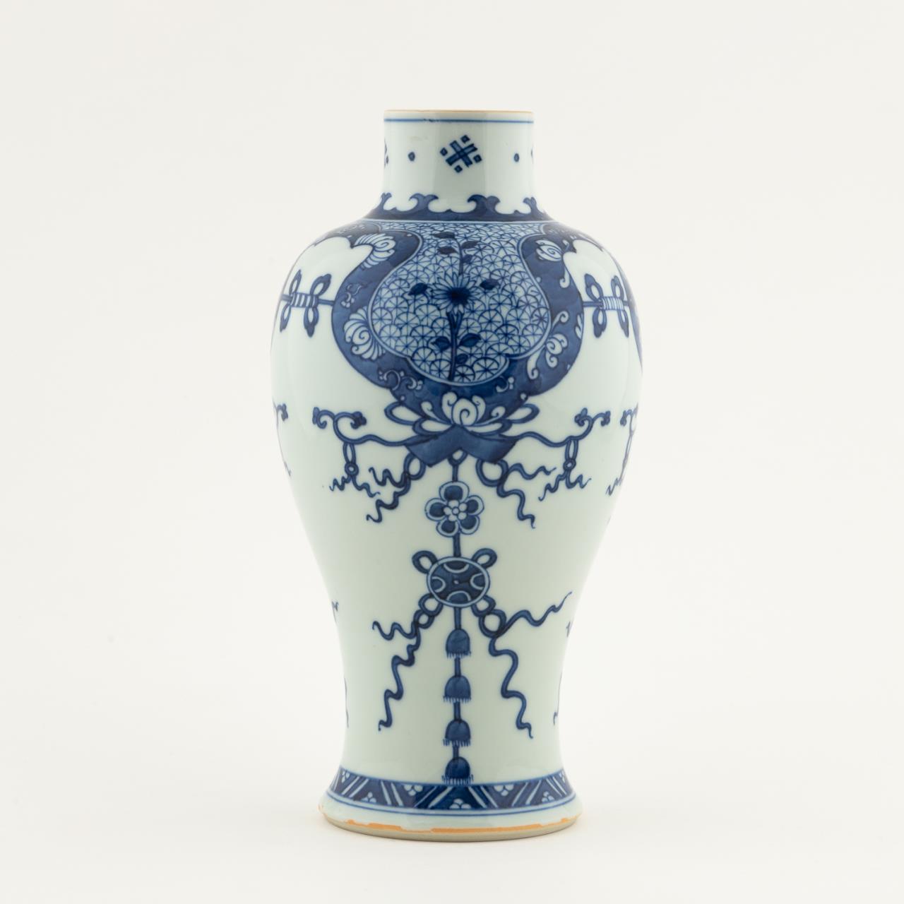 CHINESE BLUE WHITE PORCELAIN 35a001