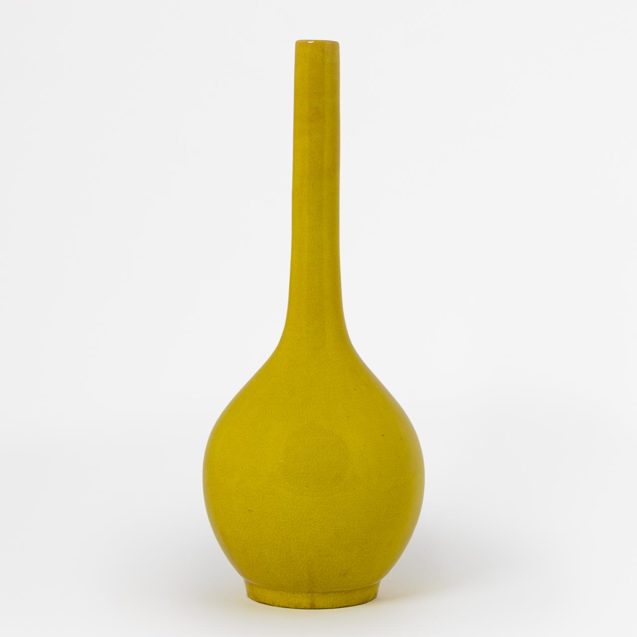 CHINESE YELLOW PORCELAIN BOTTLE 35a00b