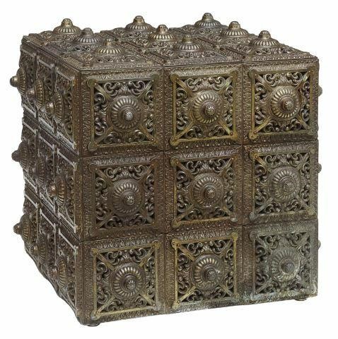 PIERCED BRASS CUBE WITH RAISED 35a244