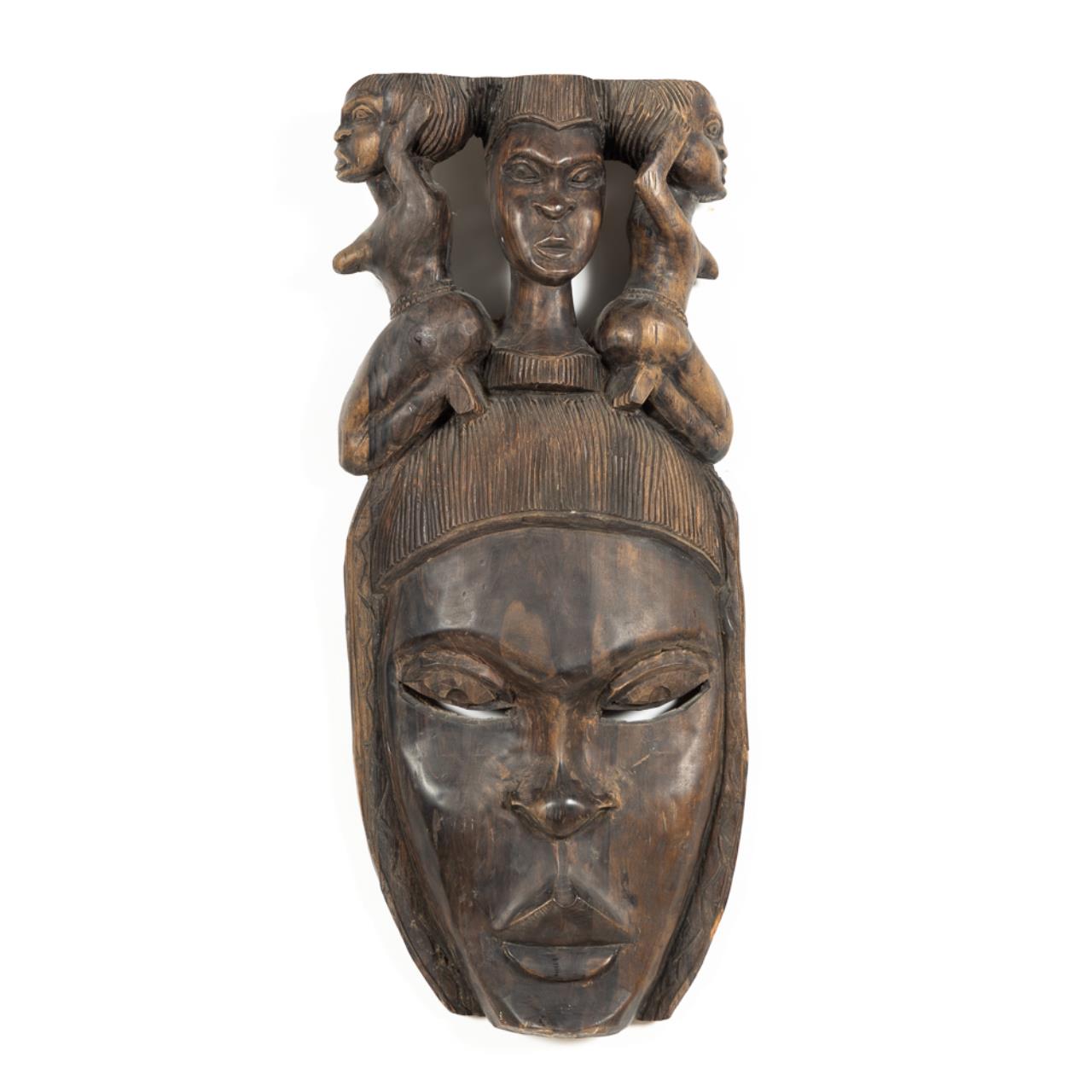 AFRICAN DRC STYLE MASK WITH 2 KNEELING 35a263