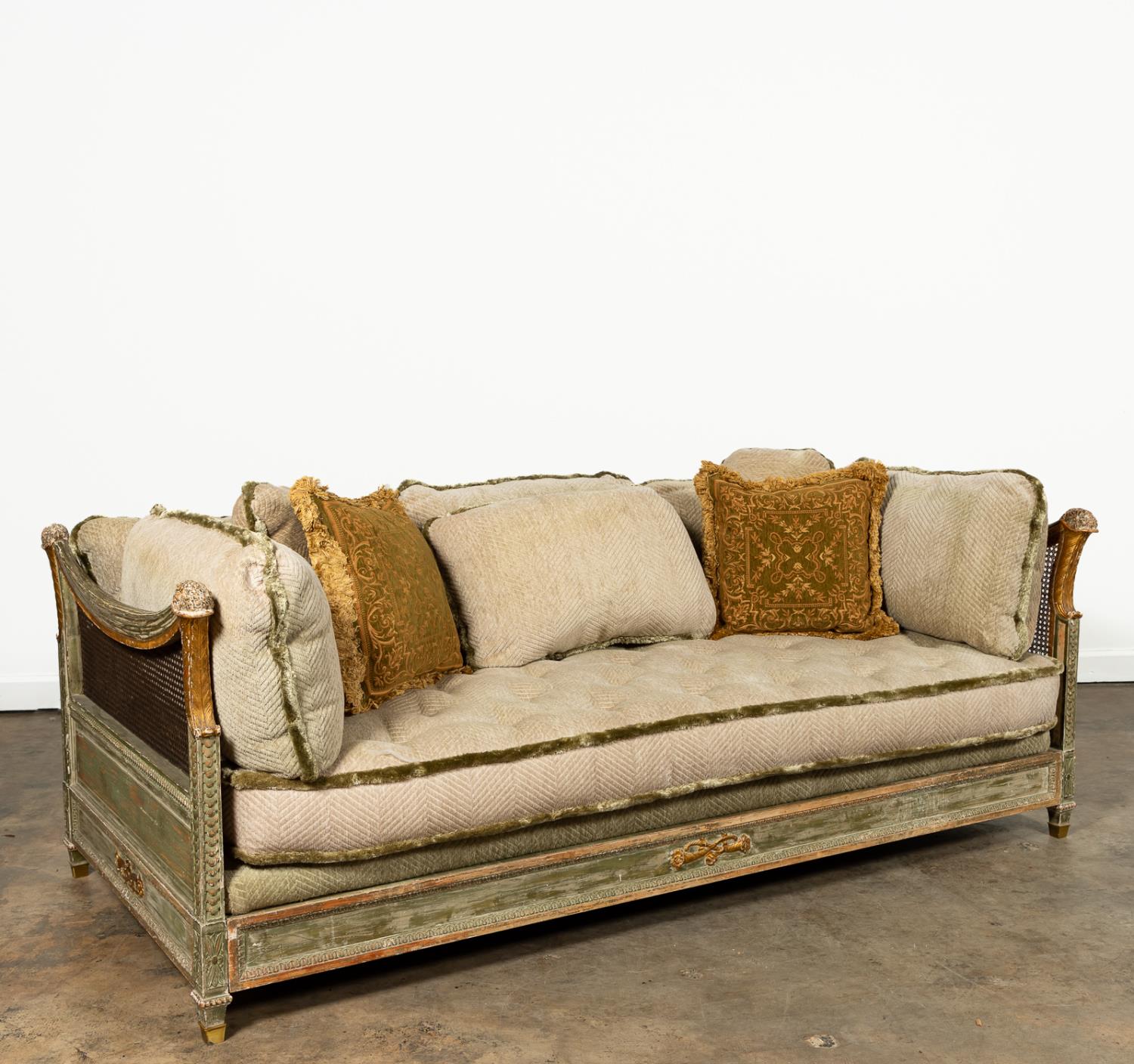 NEOCLASSICAL STYLE DISTRESSED GREEN 35a328