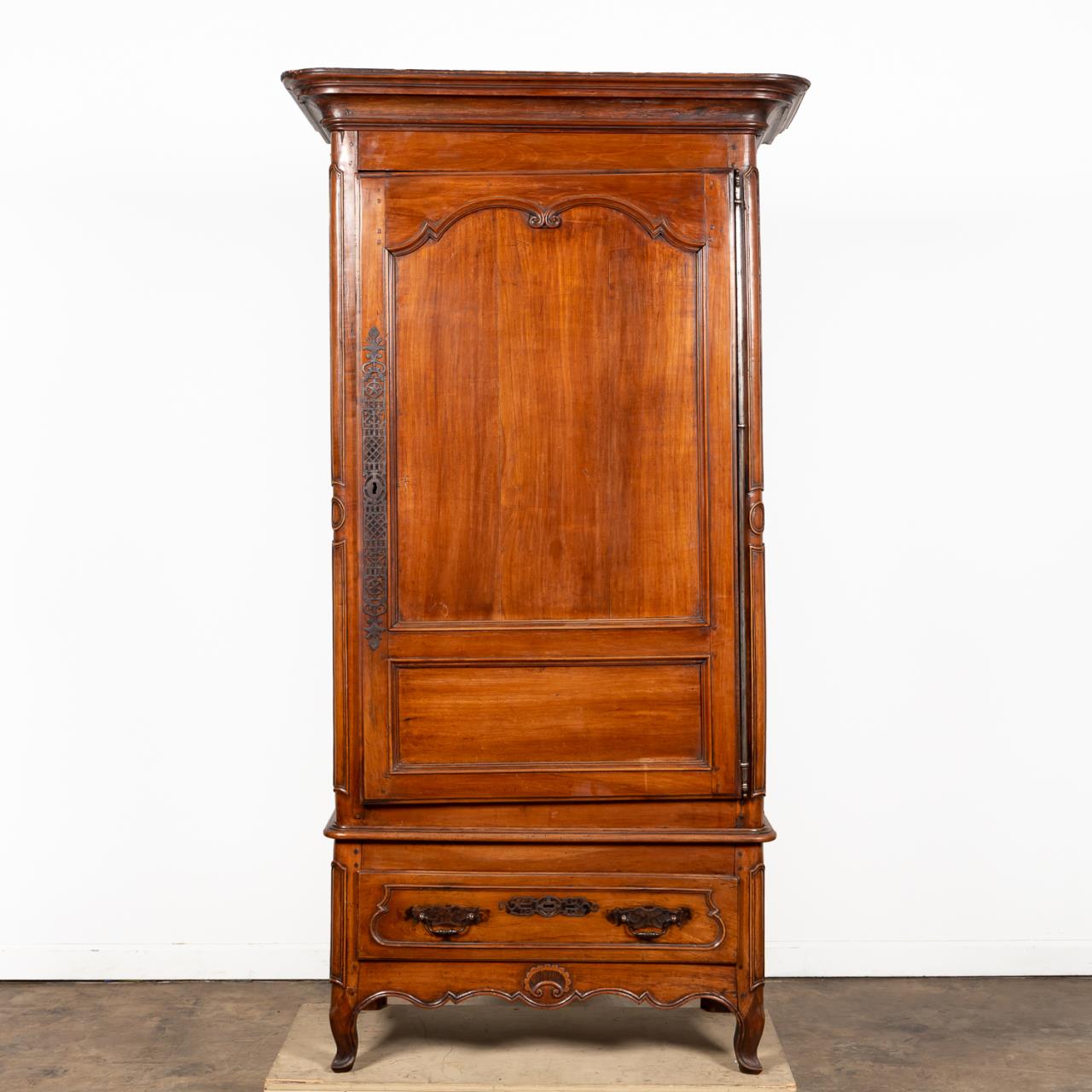 18TH C LOUIS XV WALNUT BONNETIERE 35a38b