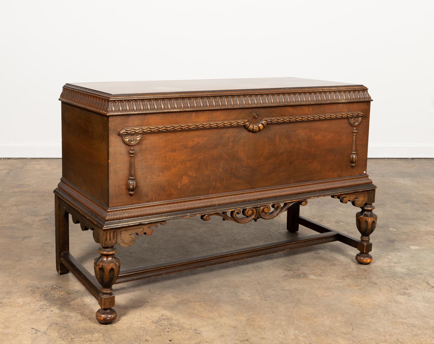 AMERICAN WALNUT CEDAR LINED CHEST 35a568