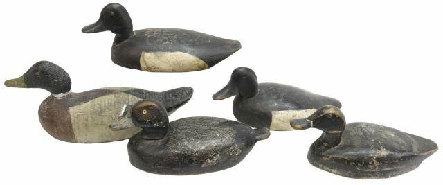  5 DUCK DECOYS HAND CARVED  35a697