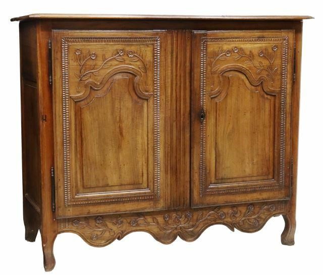 FRENCH LOUIS XV STYLE WALNUT SIDEBOARD  35a6f9