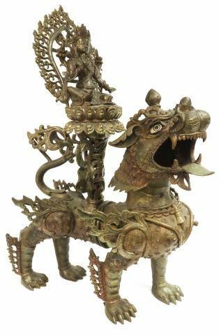 LARGE BRONZE FOO LION W MOUNTED 35a80d