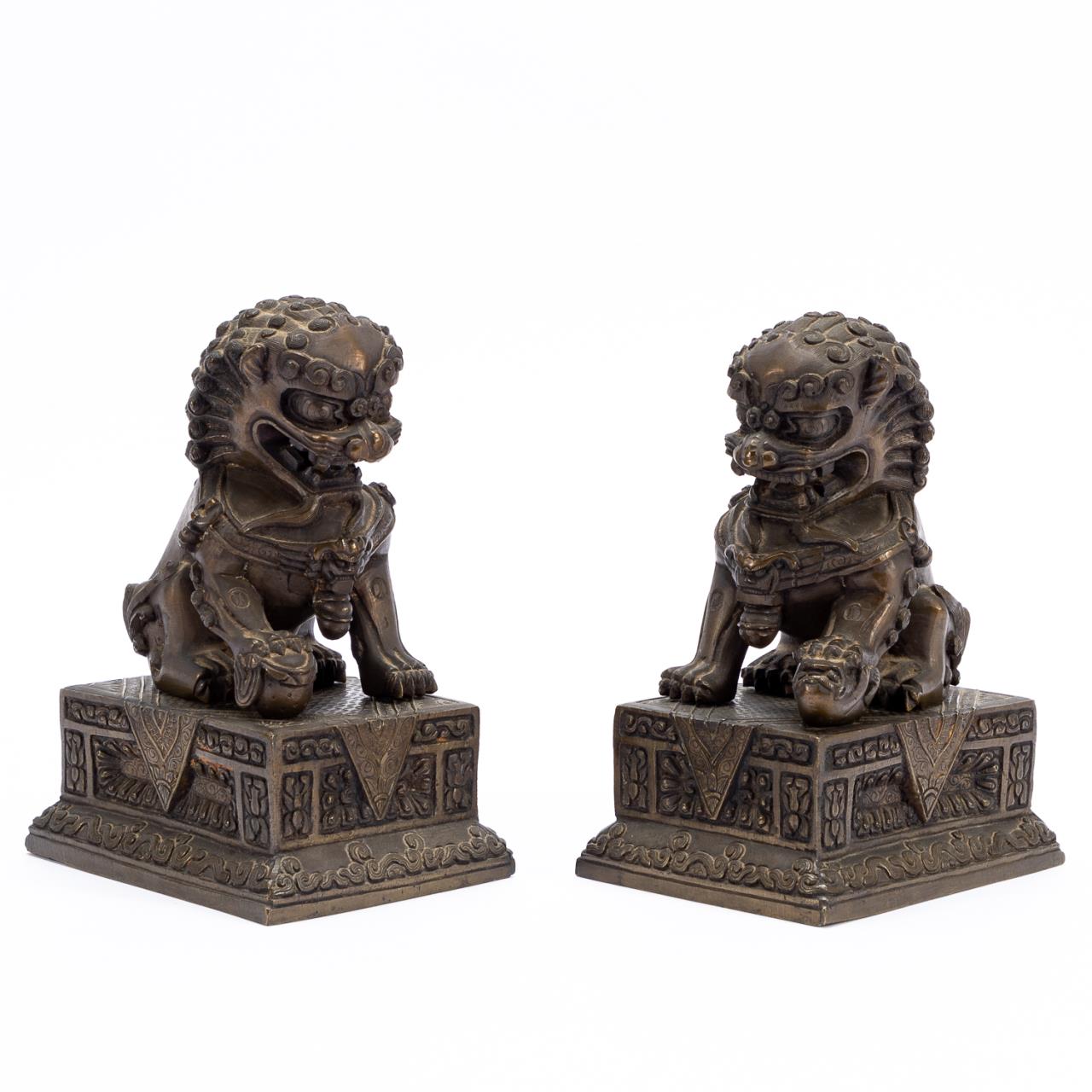PAIR CHINESE BRONZE GUARDIAN LIONS 35a900