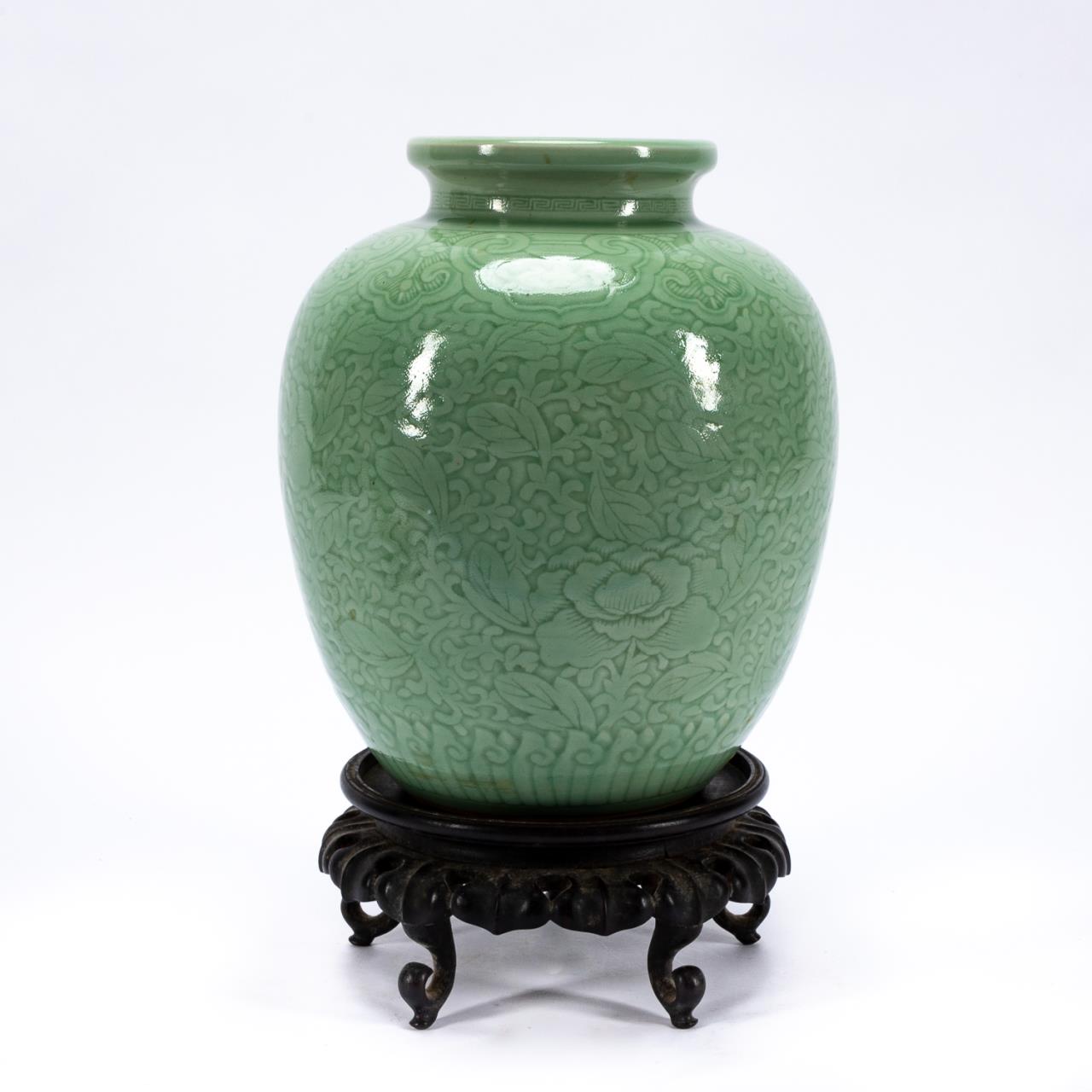 CHINESE CELADON GLAZED VASE ON 35a96c