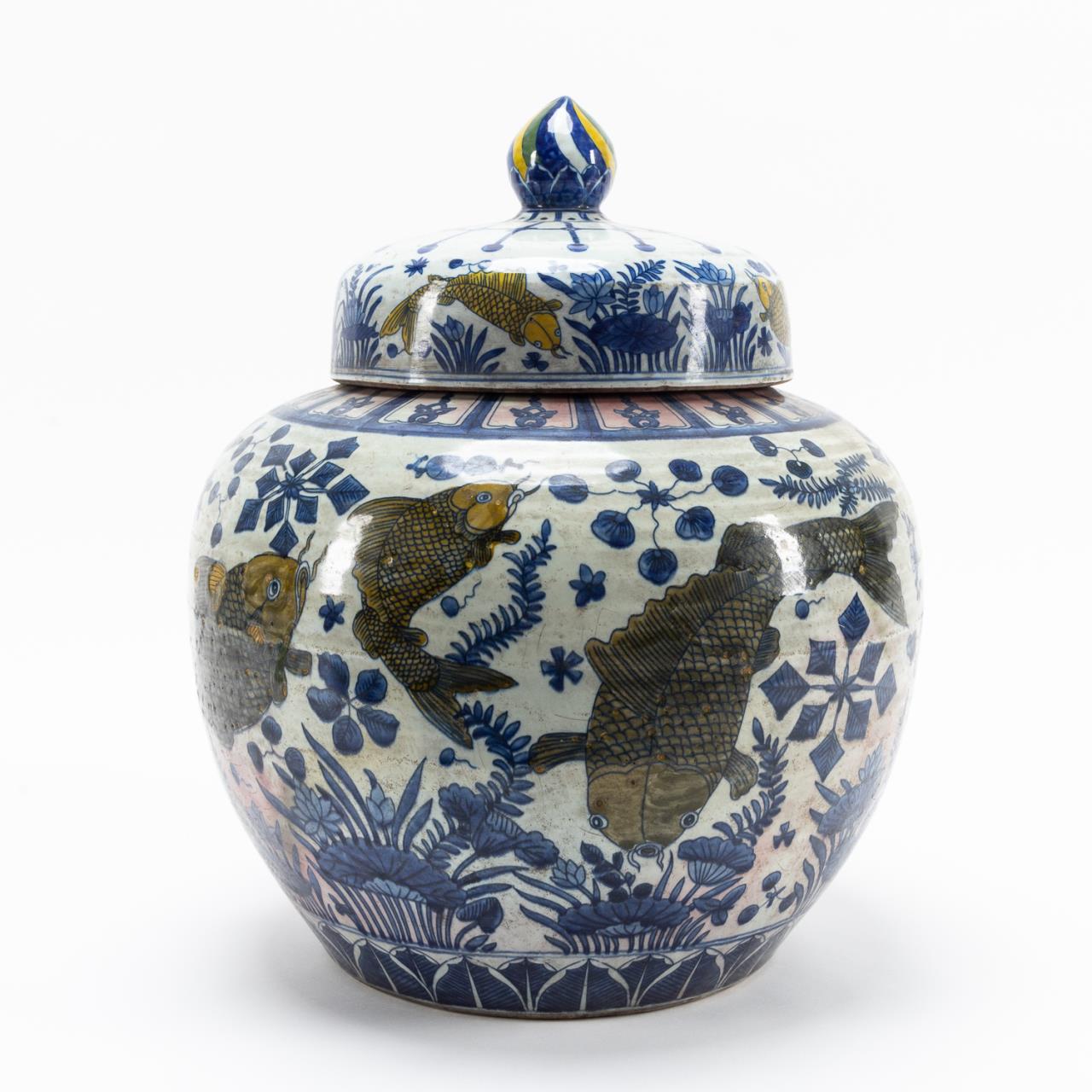 CHINESE MING STYLE LIDDED JAR  35a9a5