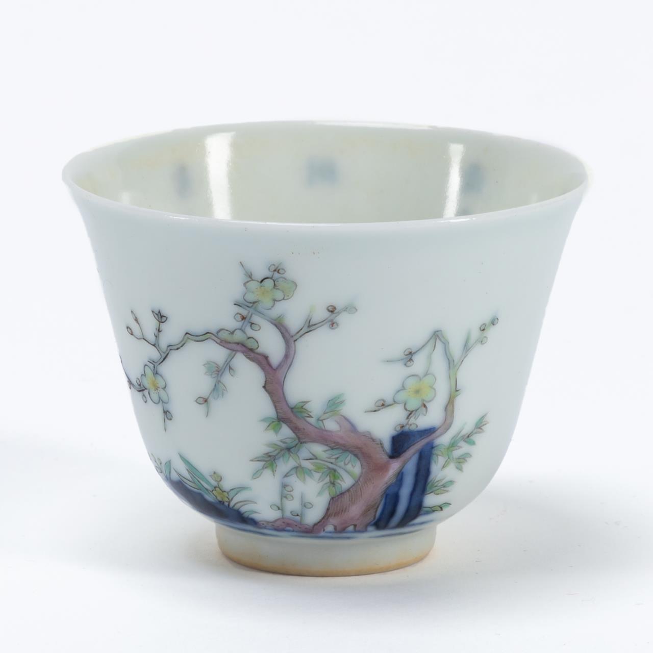 SMALL CHINESE PORCELAIN CUP WITH