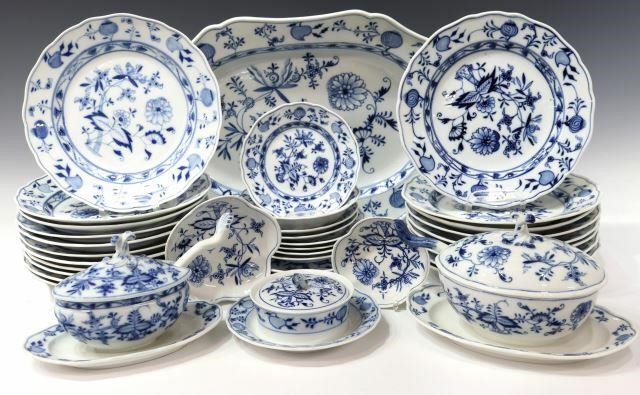 (38) MEISSEN 'BLUE ONION' PORCELAIN