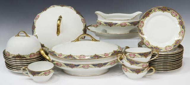  28 FRENCH LIMOGES PORCELAIN PARTIAL 35ae13