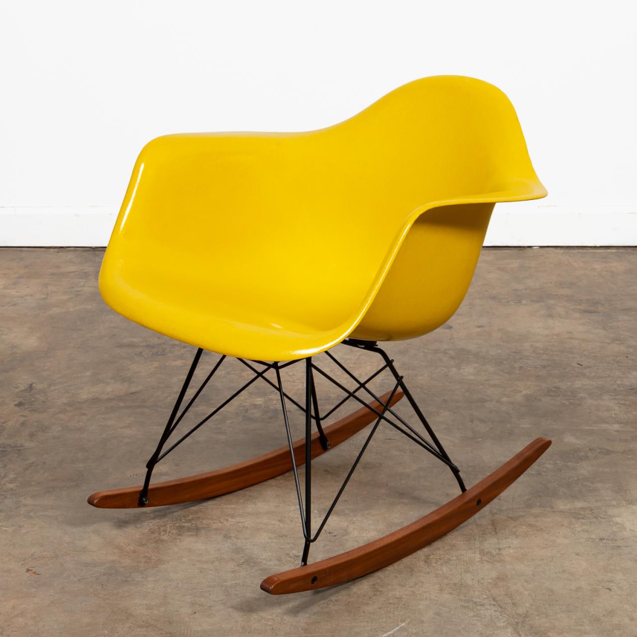 EAMES HERMAN MILLER FIBERGLASS 35ae3a