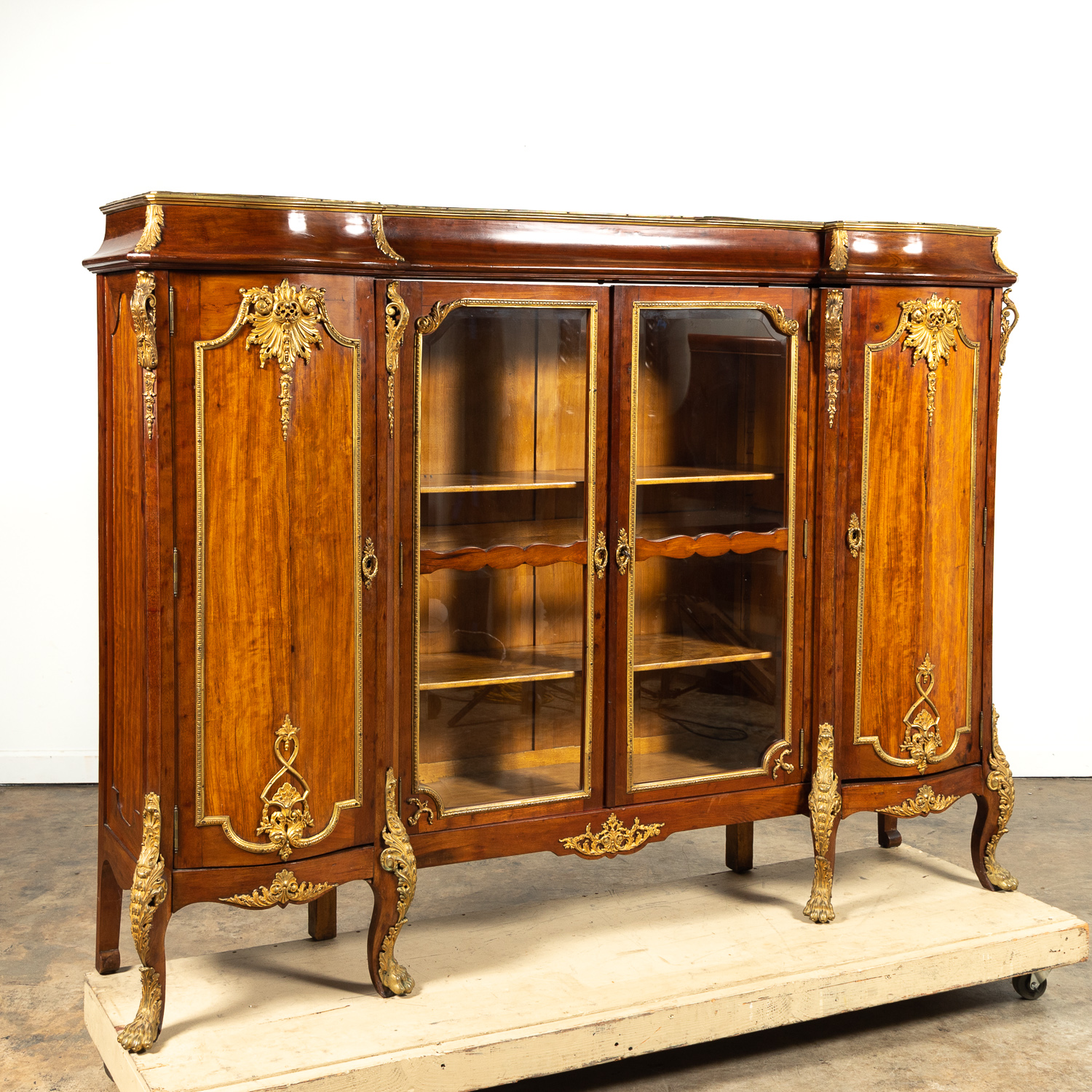 LOUIS XV-STYLE VITRINE, MANNER