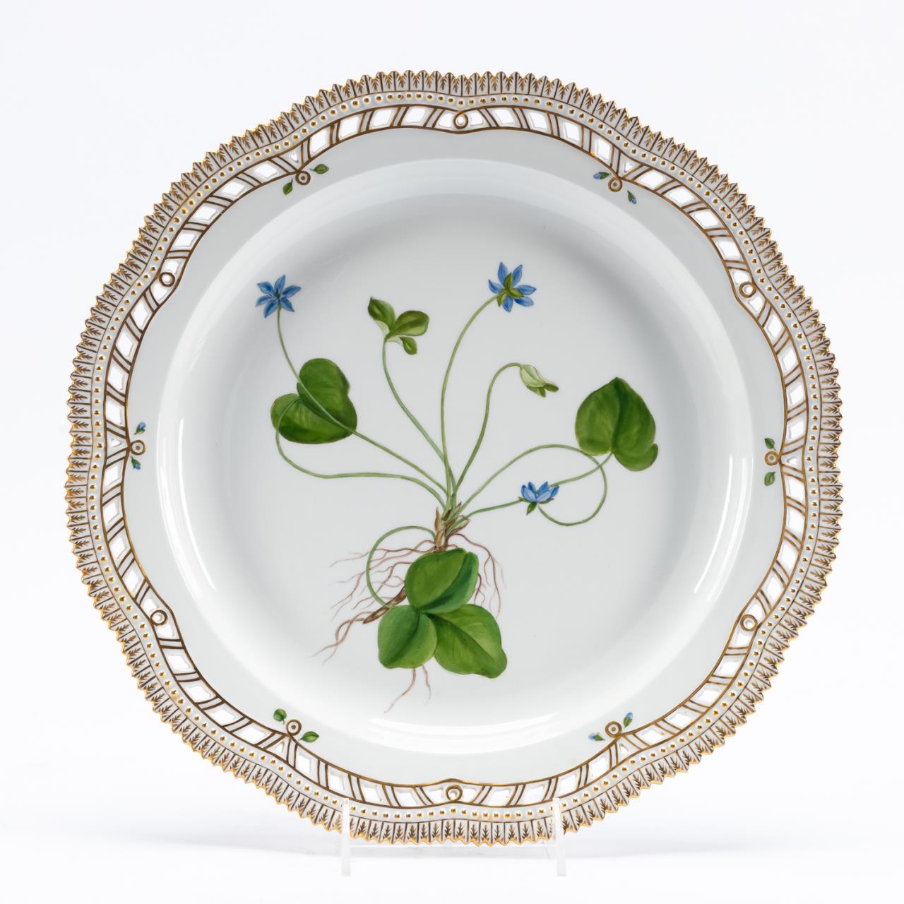 ROYAL COPENHAGEN ROUND FLORA DANICA 35b12c