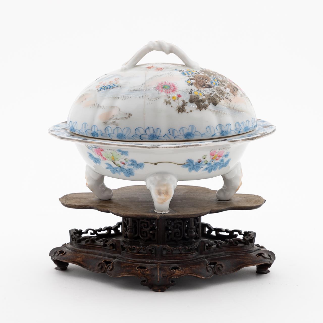 CHINESE EXPORT OVAL LIDDED PORCELAIN