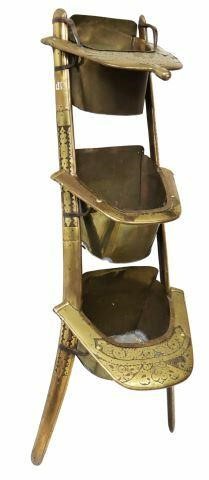 CAMEL SADDLE FASHIONED AS THREE-TIER