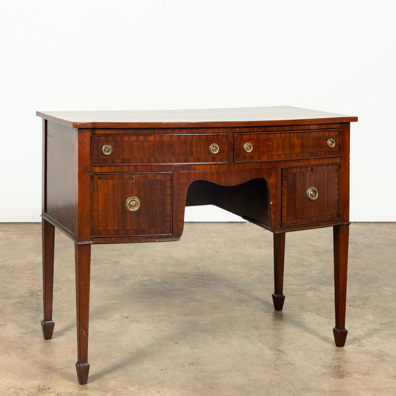 20TH C HEPPLEWHITE STYLE MAHOGANY 35b255